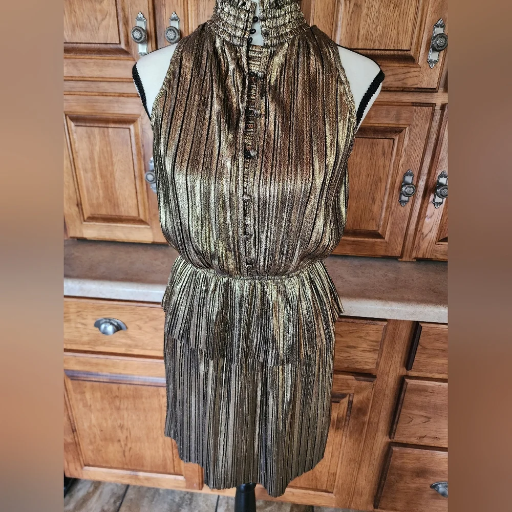 Moon River Gold Metallic Plisse Peplum Mini Dress Size Small - Picture 1 of 12